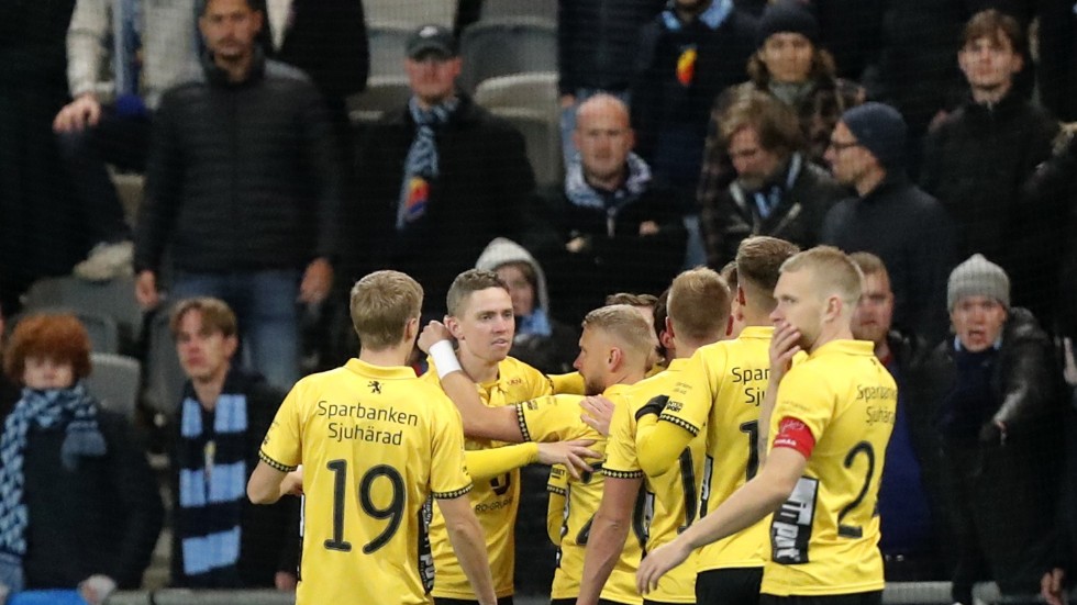 Elfsborgsjubel efter Rasmus Alm 2–0-mål. Elfsborg vann med 3–0 mot Djurgården och är med i kampen om SM-guldet.