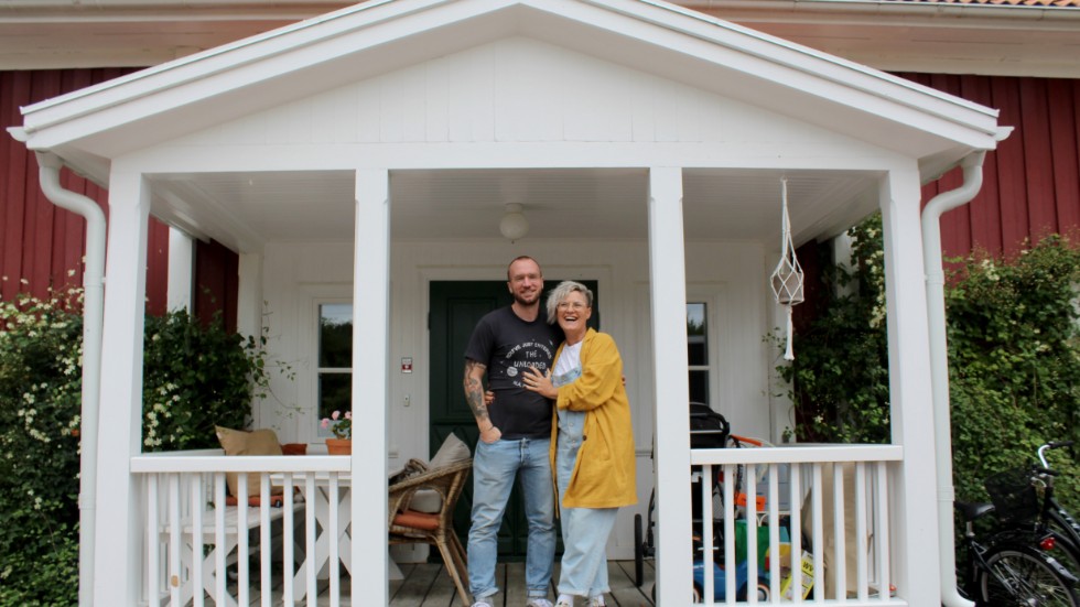 "Det är så himla roligt.", säger Mia och Sebastian Thelin om renoveringsresan i sitt hus i Lilla Vi, Djursdala. 