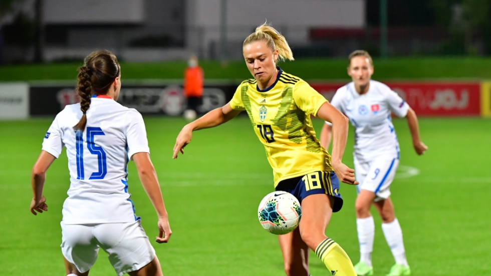 Fridolina Rolfö under fredagens VM-kvalmatch borta mot Slovakien.
