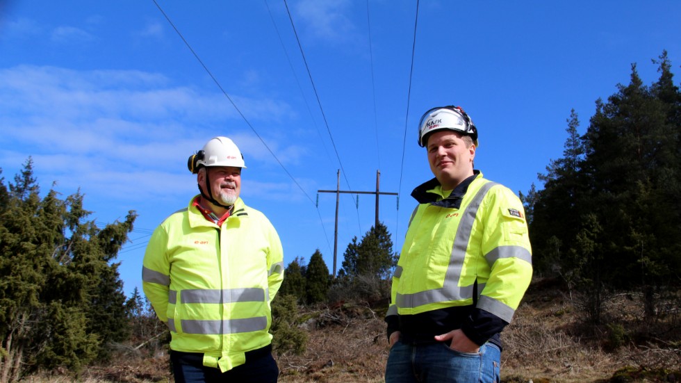 Per Andersson och Emil Landqvist, båda projektledare i Eons jätteprojekt mellan Kisa och Vimmerby, berättar att målsättningen är att kraftledningen står klar till år 2024.