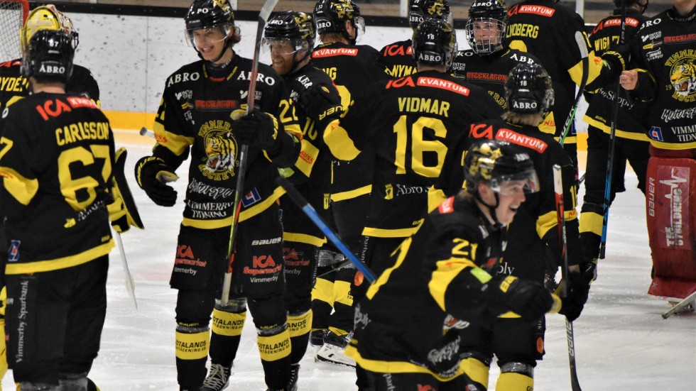 Glädjescener när Vimmerby Hockey vann sin andra raka match mot Mörrum och avancerade till kvartsfinal.