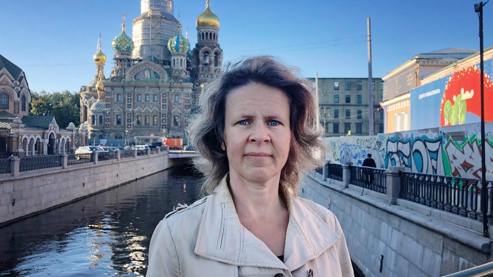 Dagens Nyheters Rysslands korrespondent Anna-Lena Laurén hyllas i dagens text av Robert Björkenwall, även han en veteran i ryska sammanhang.
