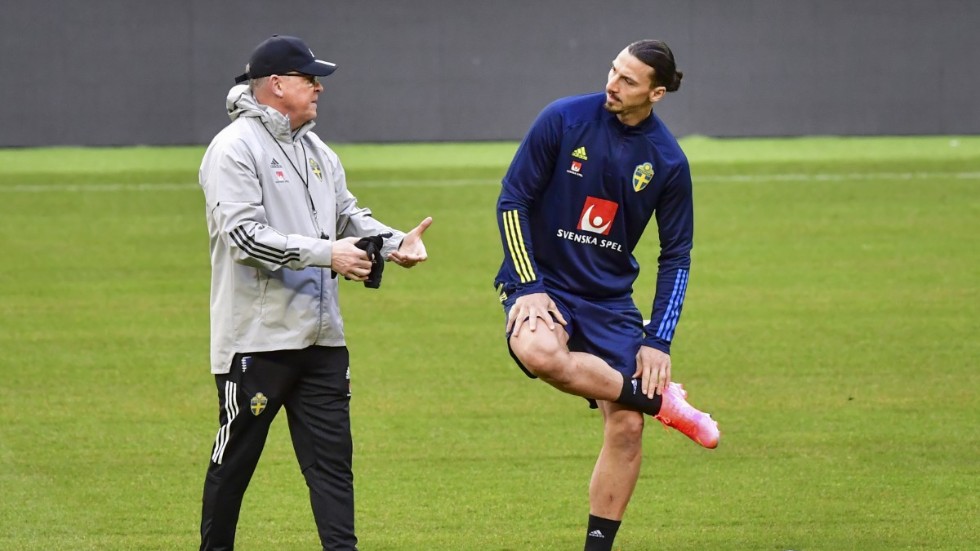 Förbundskapten Janne Andersson och Zlatan Ibrahimovic under fotbollslandslagets träning på Friends arena inför VM-kvalmatchen mot Georgien i mars. Arkivbild.