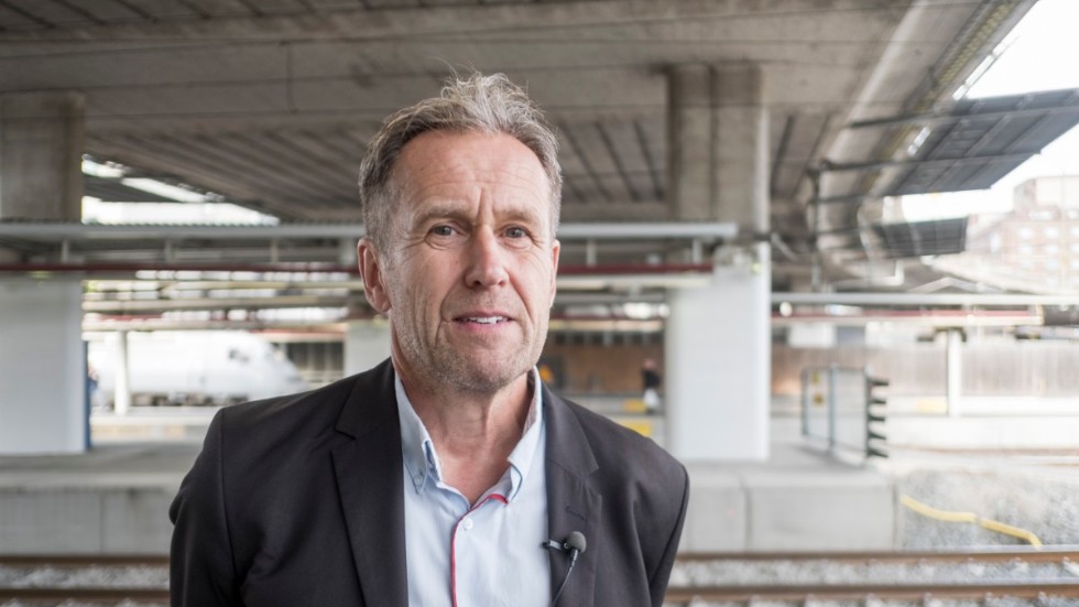 "Många som vill ställa om till fossilfria transporter upplever i dag att det är svårt att veta om det kommer att finnas tillgång till el och fossilfria drivmedel", säger Svante Axelsson på Fossilfritt Sverige.