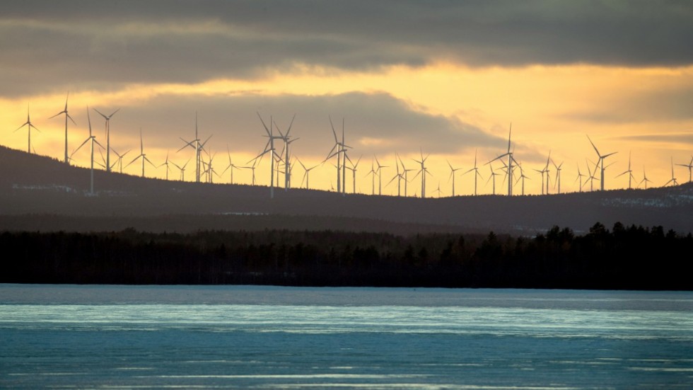 Den landbaserade vindkraften behöver tredubblas, det anser dagens debattör.