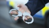 Man misstänks ha knivhuggit kompis i halsen
