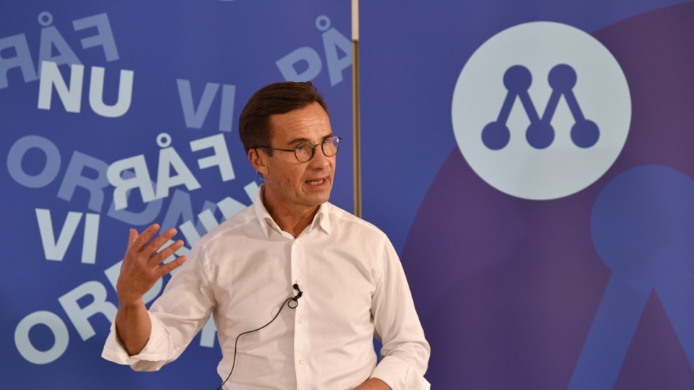 Moderaternas partiledare Ulf Kristersson vid pressträffen efter sitt tal i Strängnäs under söndagen.