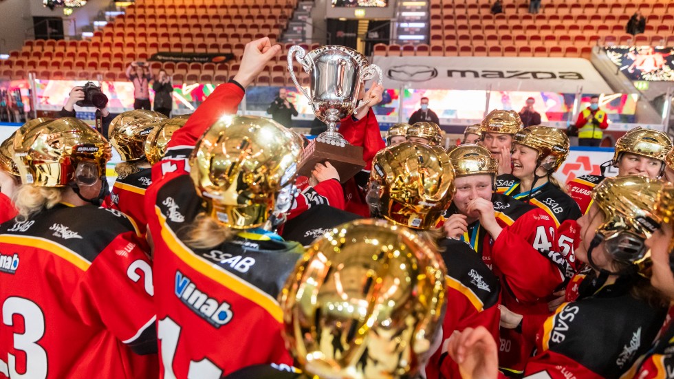Luleå firade SM-guld i våras efter finalseger över Brynäs. Arkivbild.