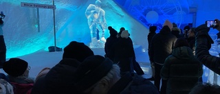 Isstaty av Börje Salming avtäckt på Icehotel 