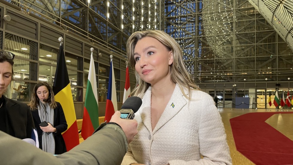 Energi- och näringsminister Ebba Busch (KD) på väg in till måndagens EU-möte i Bryssel.