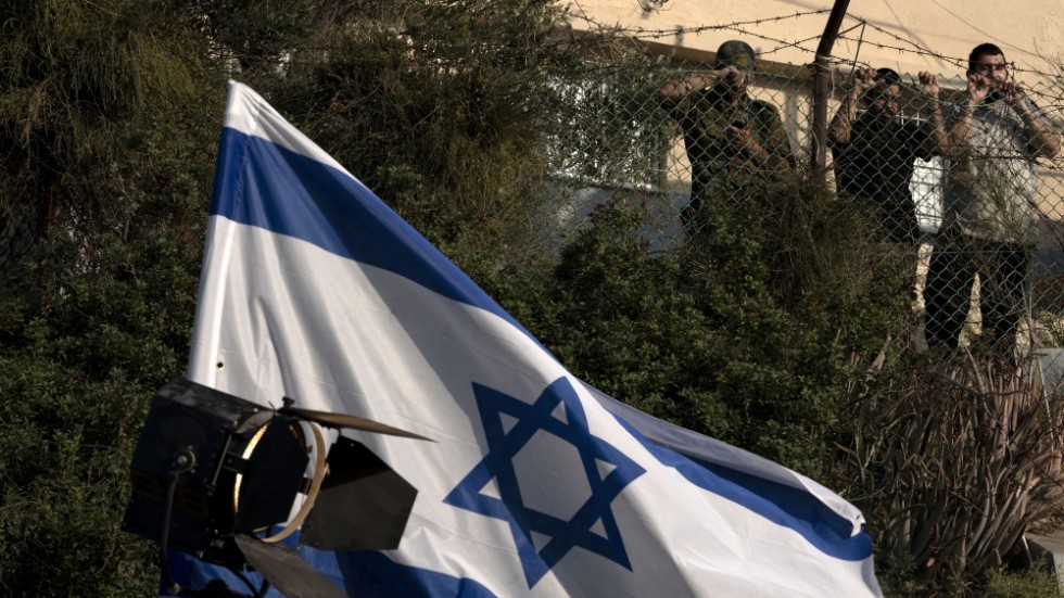  Israel är ett land som behöver omvärldens stöd, för sin existens vilket är absurt att det behöver sägas, och för försvaret av sin demokrati och rättsstat, skriver Gunnar Hökmark. På bilden är det Israeliska soldater vid gränsen mot Libanon i oktober..