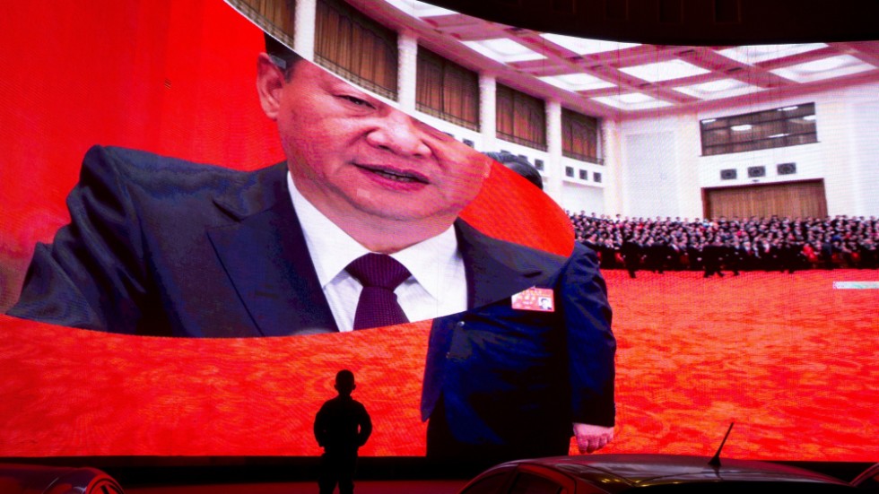 Kinas mäktige ledare Xi Jinping har säkrat ytterligare fem år vid makten i världens folkrikaste land, där befolkningen övervakas på internet, via övervakningskameror och andra tekniska lösningar. Arkivbild.