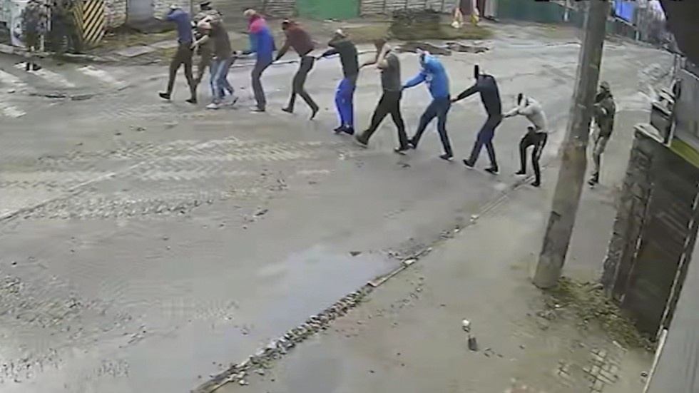 Han sköts och lämnades att dö i Butja