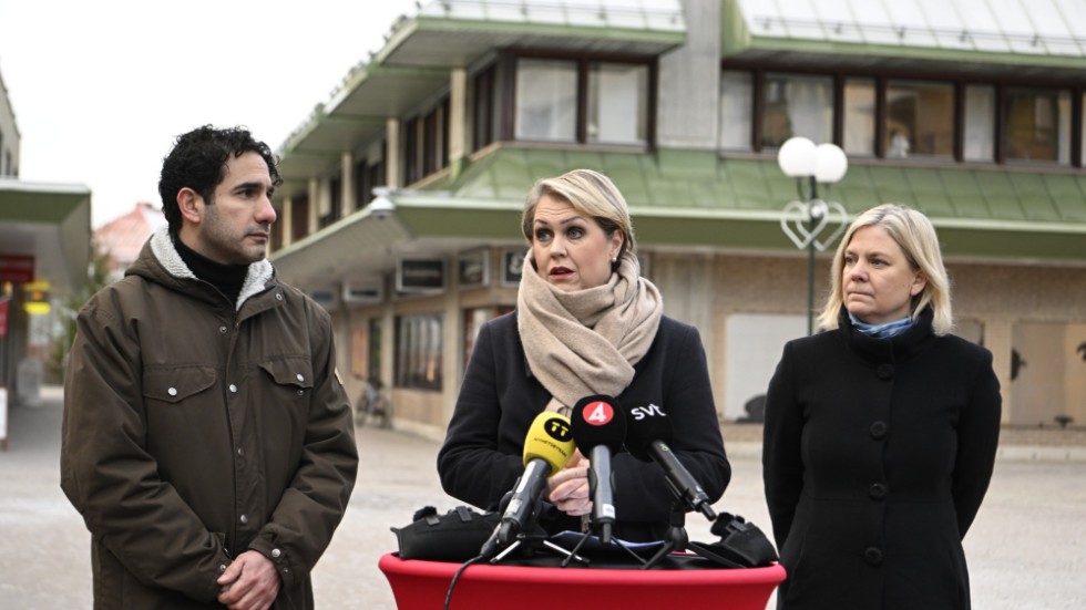 Ardalan Shekarabi, Lena Hallengren och Magdalena Andersson vid sin pressträff om fler förebyggande insatser för att stoppa nyrekryteringen till de kriminella gängen. 