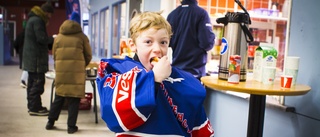 Lyckad hockeydag för de minsta i ishallen: "Vill visa på glädjen med hockey"