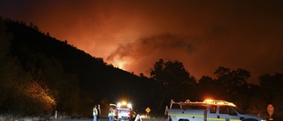 Explosiv brand nära nationalparken Yosemite