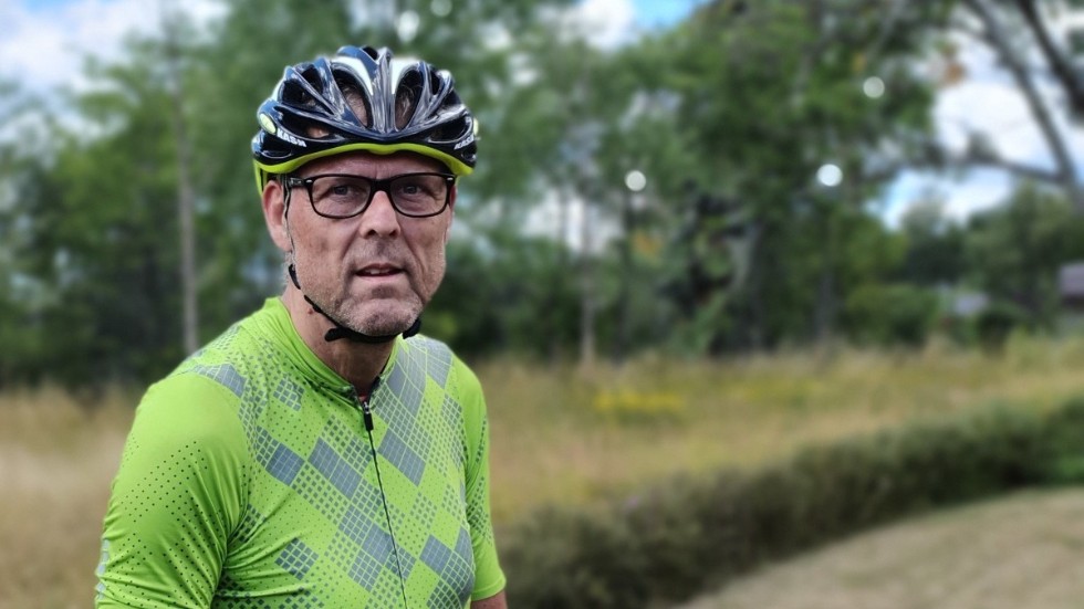 Michael Ekström berättar att det finns goda möjligheter för cykling i kommunen men att de behöver skylta dessa mer.