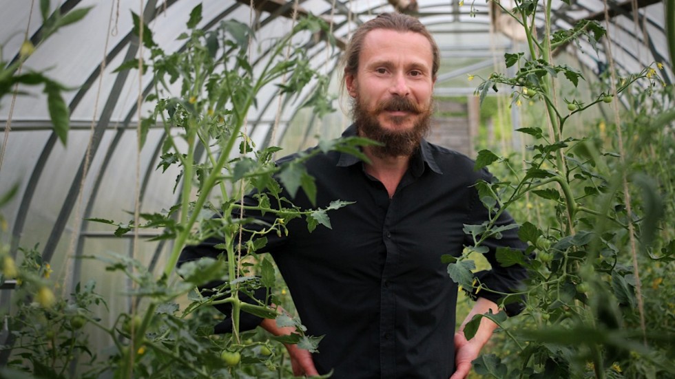 Marek Rolenec är fritidsodlare och föreläsare. Han reser över hela Sverige för att berätta om odling och självhushåll.