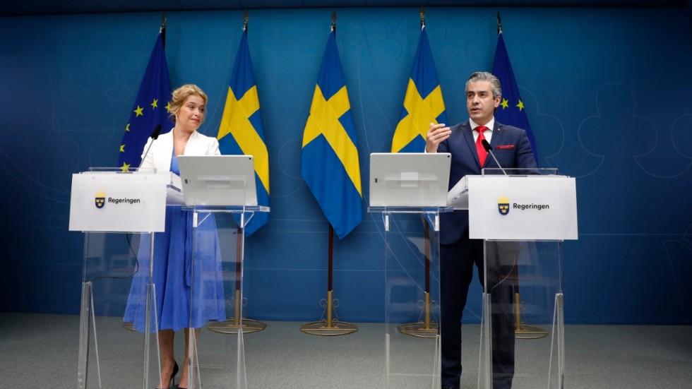 Klimat- och miljöminister Annika Strandhäll (S) och energiminister Khashayar Farmanbar (S) håller pressträff om Sveriges energiförsörjning.