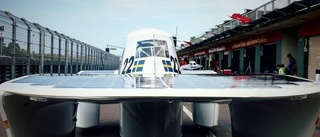 Tufft lopp för MDH:s solcellsbil i Australien – teamet har kommit halvvägs
