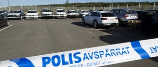 Vandaler slog till mot bilfirma i Nyköping – runt 20 bilar sönderslagna