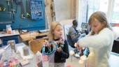 Här skapar barnen ljuskreationer som ska inviga Sveaparken: "Katrineholmarna tycker om allt som lyser"