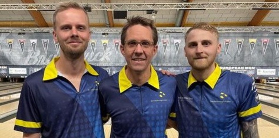 Det svenska laget med James Blomgren, Martin Larsen och Jesper Svensson föll knappt i semifinalen av tremanna på EM.