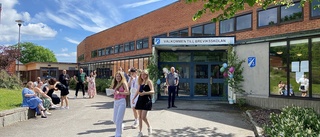 Sista skolavslutningen på Brevik – nu läggs skolan ner: "Bästa minnet? När lärarna dansade"