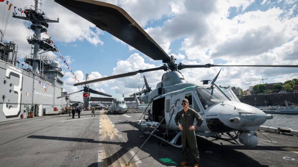 Helikopter ombord på det amerikanska amfibiestridsfartyget USS Kearsarge.