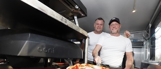 Jens och Thomas öppnar mobil pizzeria på ombyggd släpkärra – beställningarna rasar in dagar före premiären