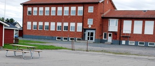 Får köpa både skola och förskola i Bredåker