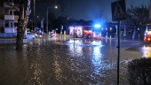Stor vattenläcka i Uppsala – gata svämmade över