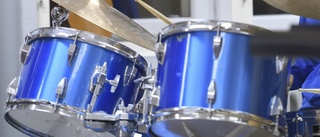Karneval straffas för högljudda trummor