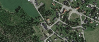 Huset på Skolvägen 12 i Flarken har bytt ägare två gånger sedan 2022