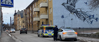 Bilar krockade i korsning i centrala Linköping