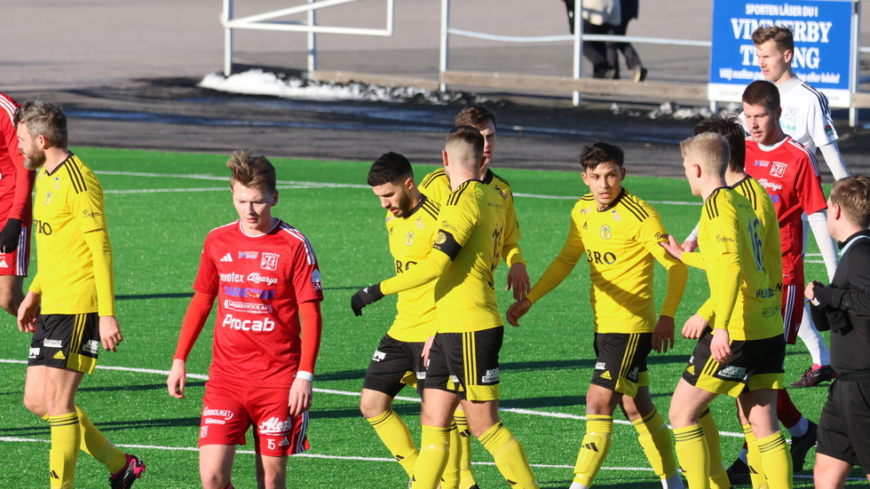 Målfirande. Vimmerby gjorde tre mål i träningsmatchen mot Nässjö, ändå räckte det inte till vinst då NFF satte fyra. 