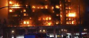 Kraftig brand i spanskt höghus – boende fast på sina balkonger