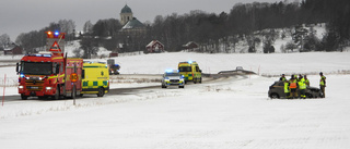  Kvinnan allvarligt skadad efter att personbilen voltade