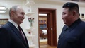 Putin och Kim omfamnas i Pyongyang
