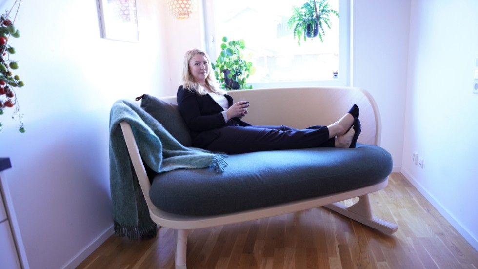 Johanna Vesterberg startade Normada för drygt ett år sedan. Med hjälp av 3D-printingteknik skapas möbler, bland annat den här soffan.