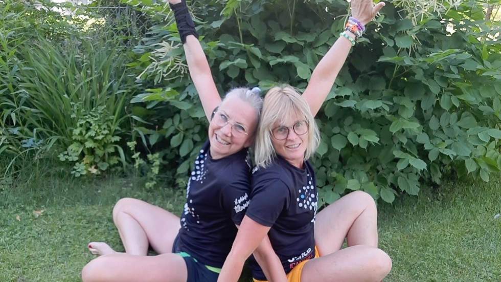 Malin Hammarborg, 58, och Annica Gustafsson, 54, drivs av att ge träningsklasser ideellt. 