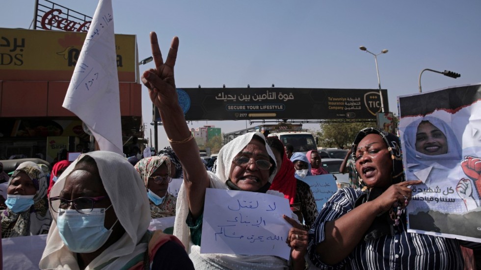Demonstranter i Sudans huvudstad Khartum. Bilden är från i tisdags.
