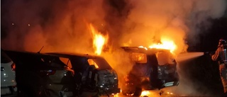 Tre bilar blev förstörda i brand