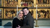 Kyrkogårdschefen i Vadstena fann kärleken under pandemin - nu väntar bröllop: "Har inte all tid i världen"