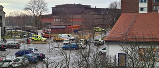 Större insats i Ektorp med ambulans, polis och räddningstjänst