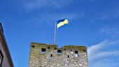 Därför vajar Ukrainas flagga på ringmuren – igen
