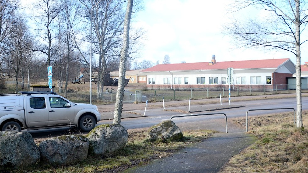 Övergångsstället vid Vimarskolan syns dåligt, särskilt under de mörkare årstiderna menar kommuninvånaren Ingmar Gustafsson. 