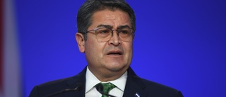 Honduras expresident överlämnar sig till polis