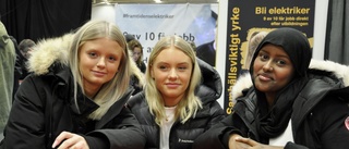 Nerver och förväntan på gymnasiemässan i Nyköping: "Man väljer sin framtid redan nu känns det som"