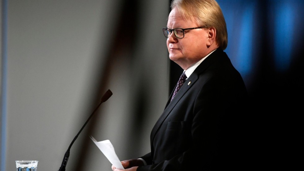 Har Sveriges försvaraminister Peter Hultqvist missat att Sveriges stormakttid ör över, undrar signaturen "Sven Dufva".